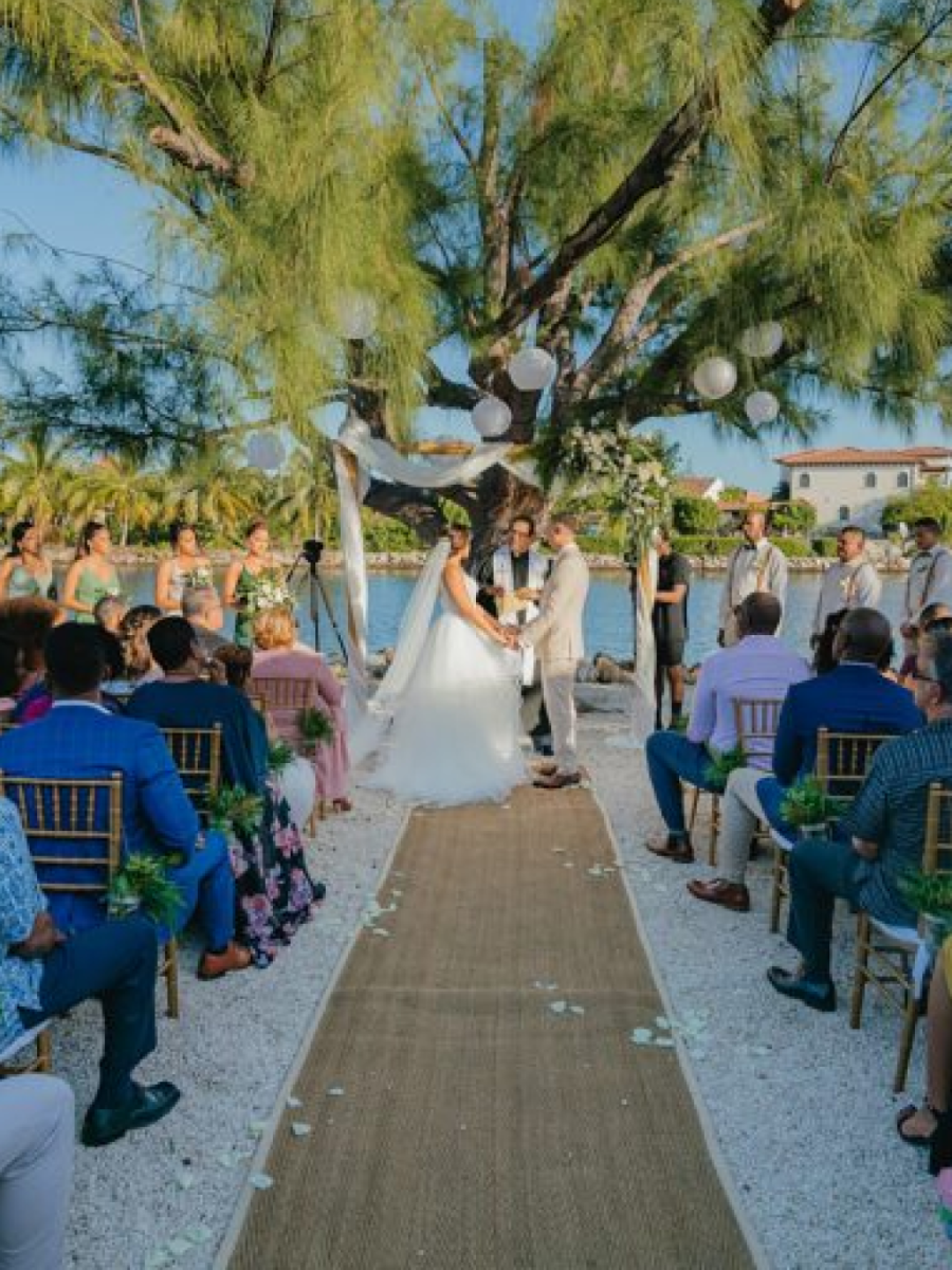 Erin-Chad-Grand-Cayman-Islands-Wedding-Photographer-Photography-Picture-This-Studios-Thomas-Williamson-_0111-768x512 1